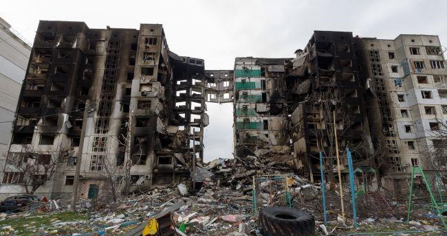 A residential building in Borodianka in Kyiv Oblast destroyed by Russian troops during the first month of the invasion. Image by Vitaly Nosach/RBK Ukraina