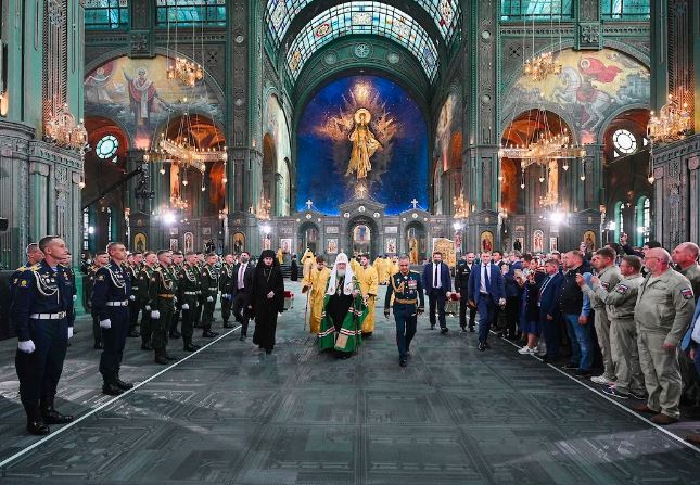 Emblematic of the Russian Orthodox Church’s liaison with Putin’s expansionist policy is the recently-constructed military-themed main Cathedral of the Russian Armed Forces. Here it is blessed by Russian Patriarch Kirill. Photo: Press service of the Russian Orthodox Church ~