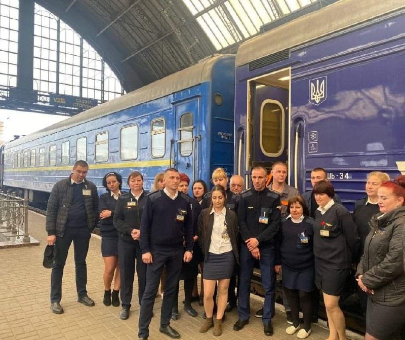 Train hit by Russian shell in Kherson yesterday arrives in Lviv without delay