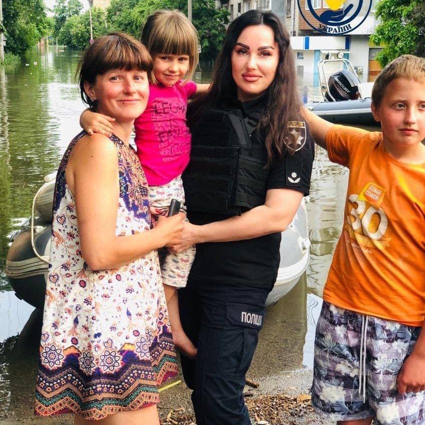 Ukrainian army rescues mom and kids trapped in flooded Russian-occupied ...