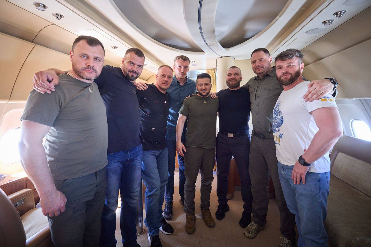 Ukrainian Mariupol commanders returned to Ukraine from Turkey after internment